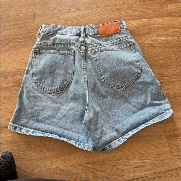 Zara - Classic Denim Women's Shorts - Picture 3 of 3